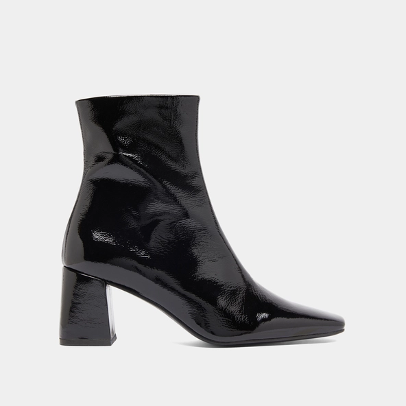 Pointed-toe ankle boots in black pleated patent | DALIBAR