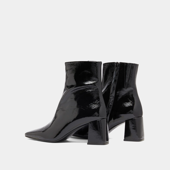 Pointed-toe ankle boots in black pleated patent | DALIBAR