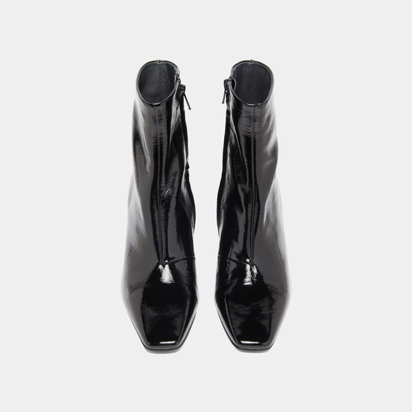 Pointed-toe ankle boots in black pleated patent | DALIBAR