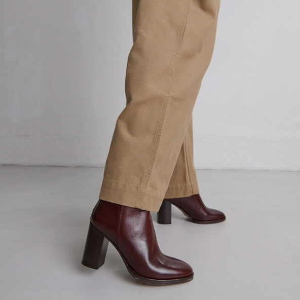 Ankle boots with heels in brown patinated leather | DEEP