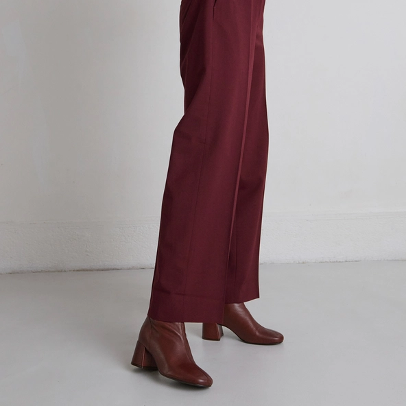 Ankle boots with rear zips in brown grained leather | DENONIE