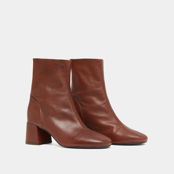 Ankle boots with rear zips in brown grained leather | DENONIE