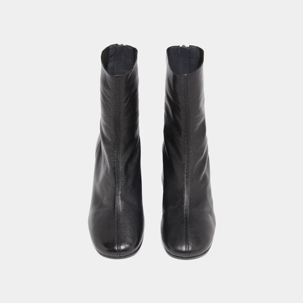 Ankle boots with rear zips in black grained leather | DENONIE
