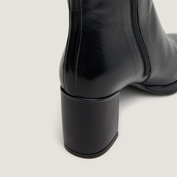 Ankle boots with heels in black leather | DIBRINA