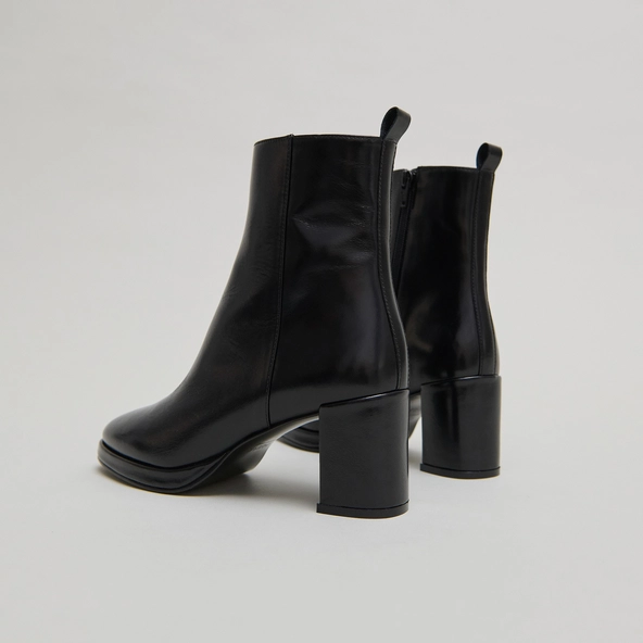 Ankle boots with heels in black leather | DIBRINA