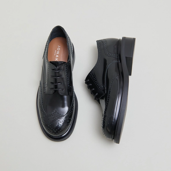Openwork Derbies in black glazed leather | DUERMO