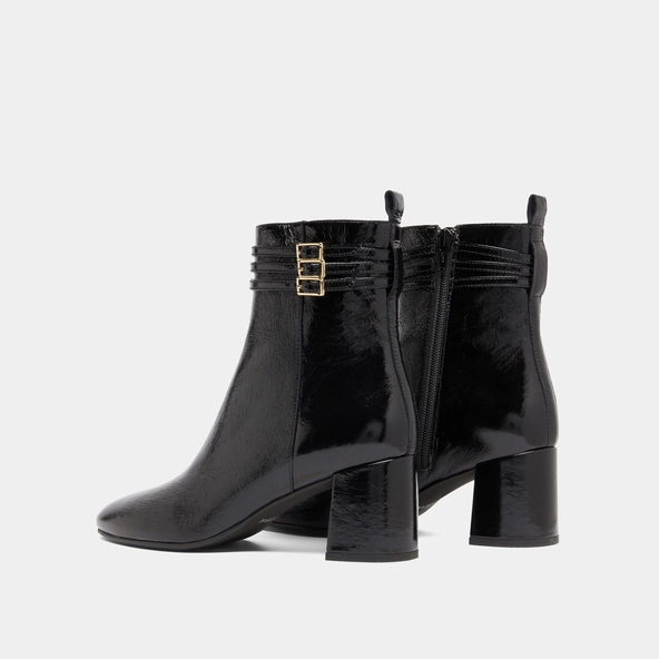 Buckle details ankle boots in black pleated patent | DURANO