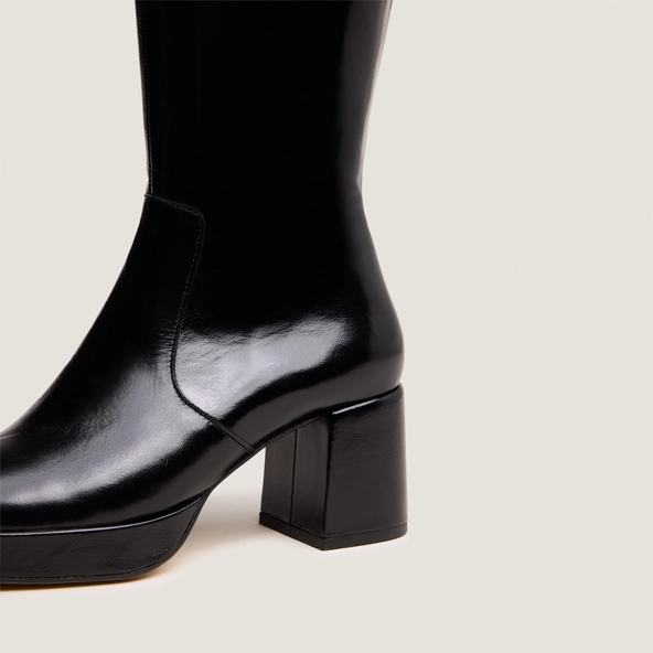 Heeled platform boots in black distressed leather | VANEO