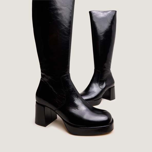 Heeled platform boots in black distressed leather | VANEO