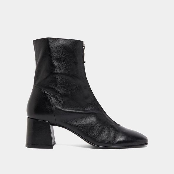 Front zip ankle boots in black leather | AMARYLLIS