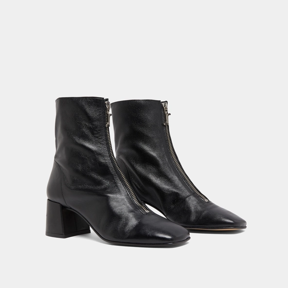 Front zip ankle boots in black leather | AMARYLLIS