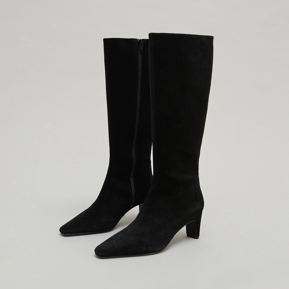 Heeled boots with pointed toes in black suede | DANOU