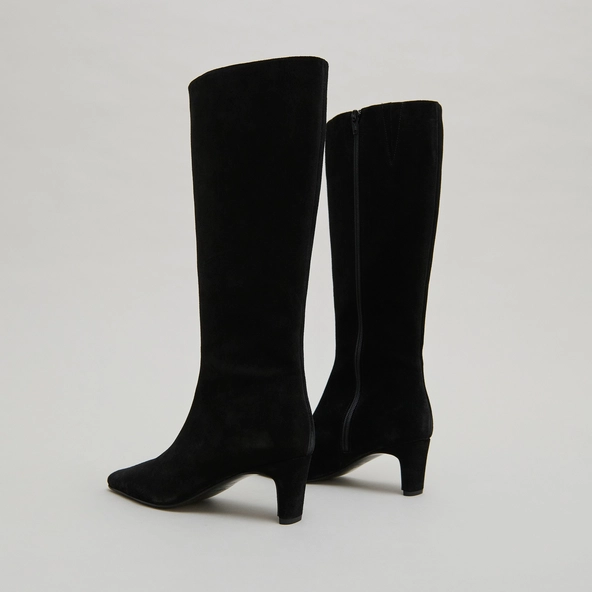 Heeled boots with pointed toes in black suede | DANOU