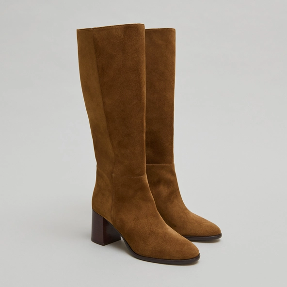 Heeled boots with rounded toes in cognac suede | DILIA