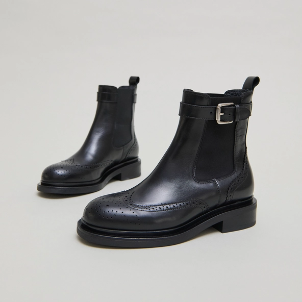 Lowboots with buckles in black leather | DOUBY