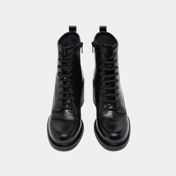 Heeled lowboots with laces in black leather | DUPLEX