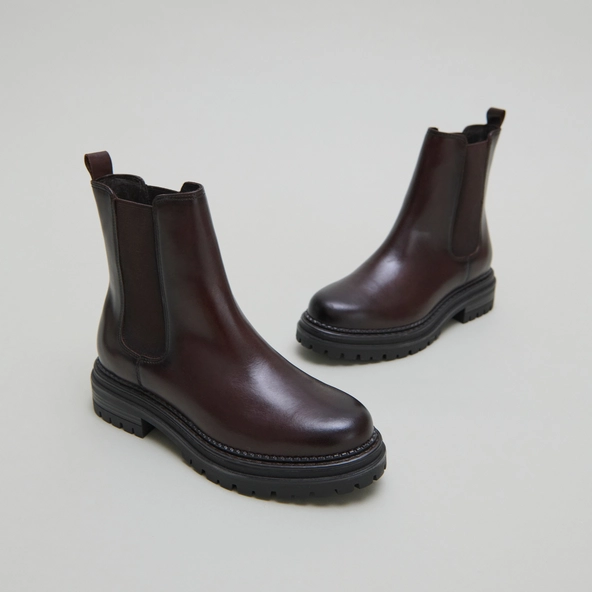 Low boots with notched and elastic soles in red-brown leather | ADALARD