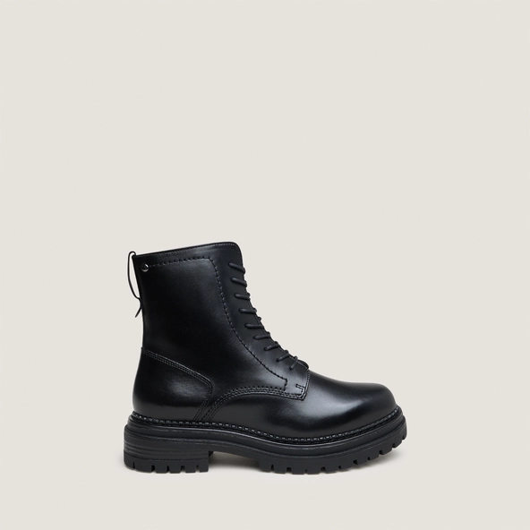 Lowboots with laces and notched soles in black leather | ADALICE