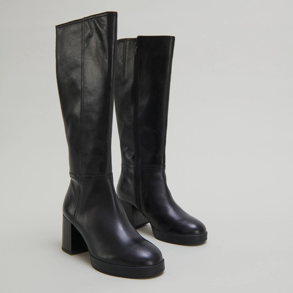 Heeled boots in black leather | ANELIA