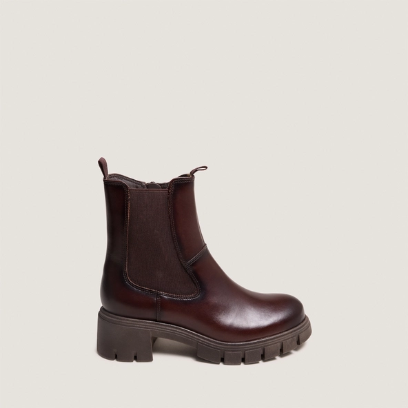Lowboots with notched soles and round toes in red-brown leather | ARONA