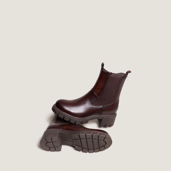 Lowboots with notched soles and round toes in red-brown leather | ARONA