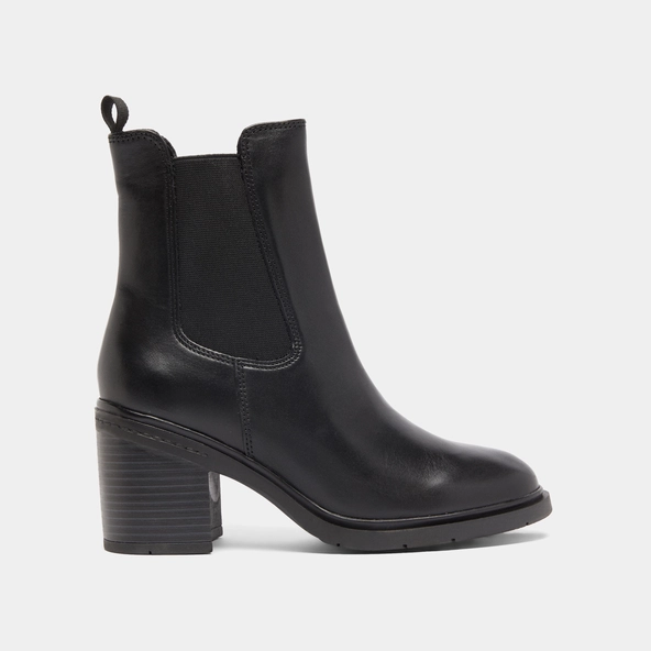 Elasticated ankle boots with rounded toes in black leather | ATILA