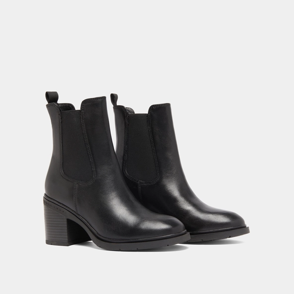 Elasticated ankle boots with rounded toes in black leather | ATILA