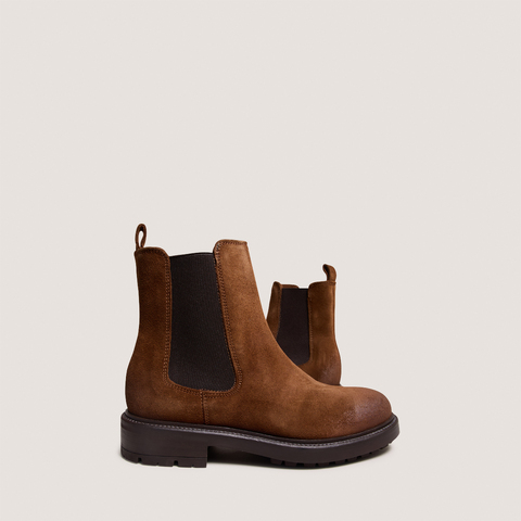 Lowboots with elastic straps and notched soles cognac