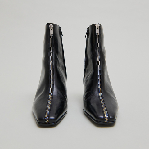 Heeled ankle boots with front zippers black