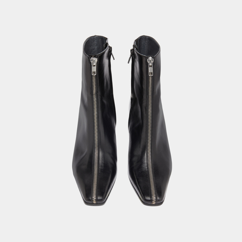 Heeled ankle boots with front zippers black
