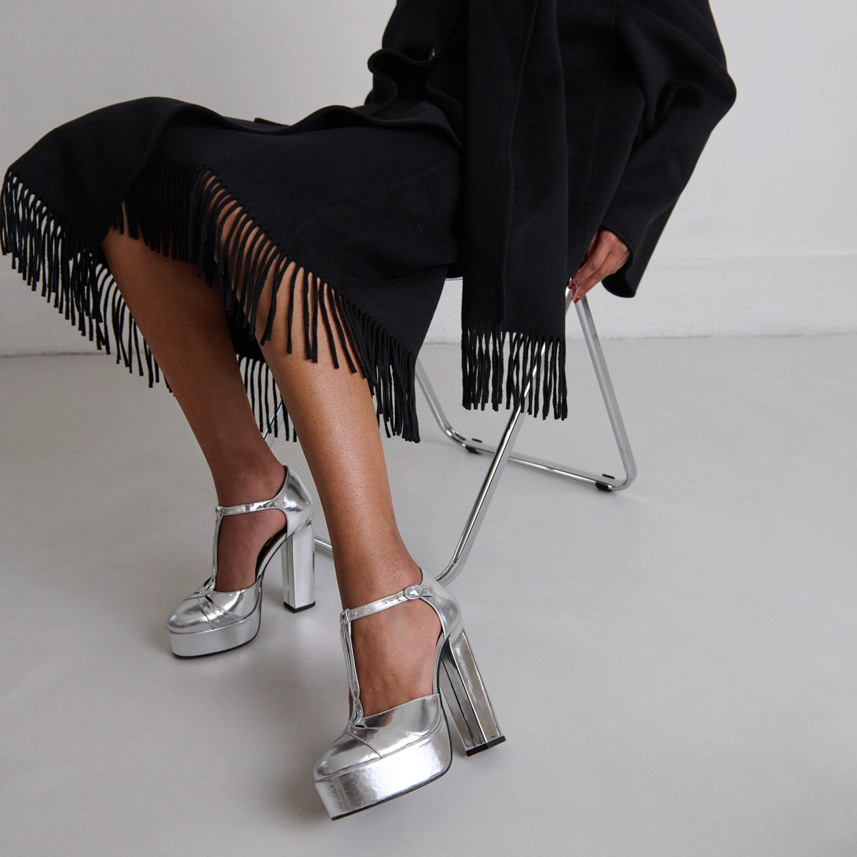 Heeled T-bar and platforms in silver metallic leather | REWIND