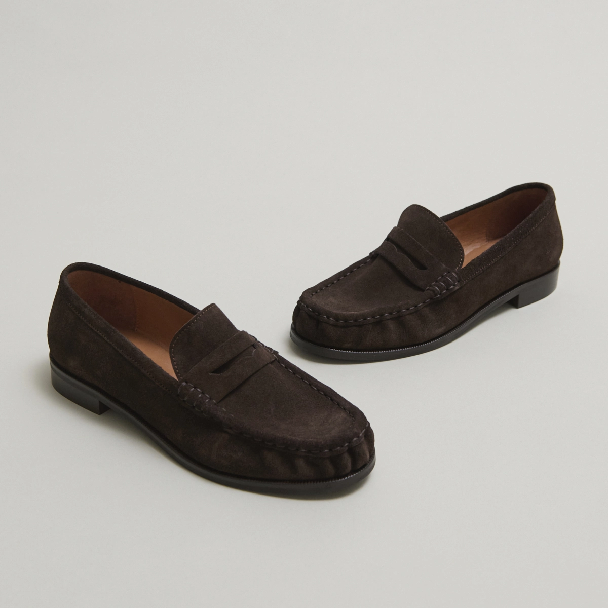 Round-toe loafers in dark brown suede | DELICE