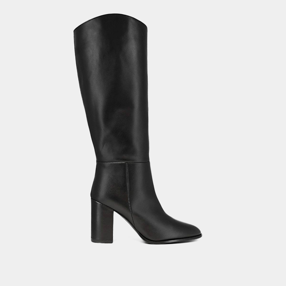 High boots with pointed toes in black leather | NESSA