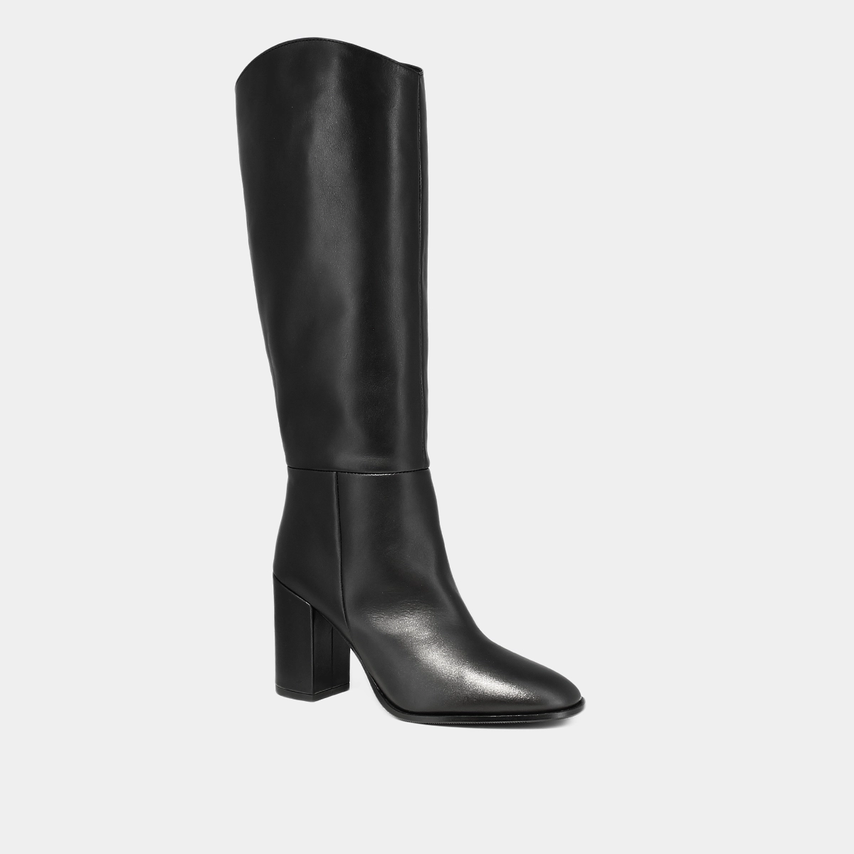High boots with pointed toes in black leather | NESSA