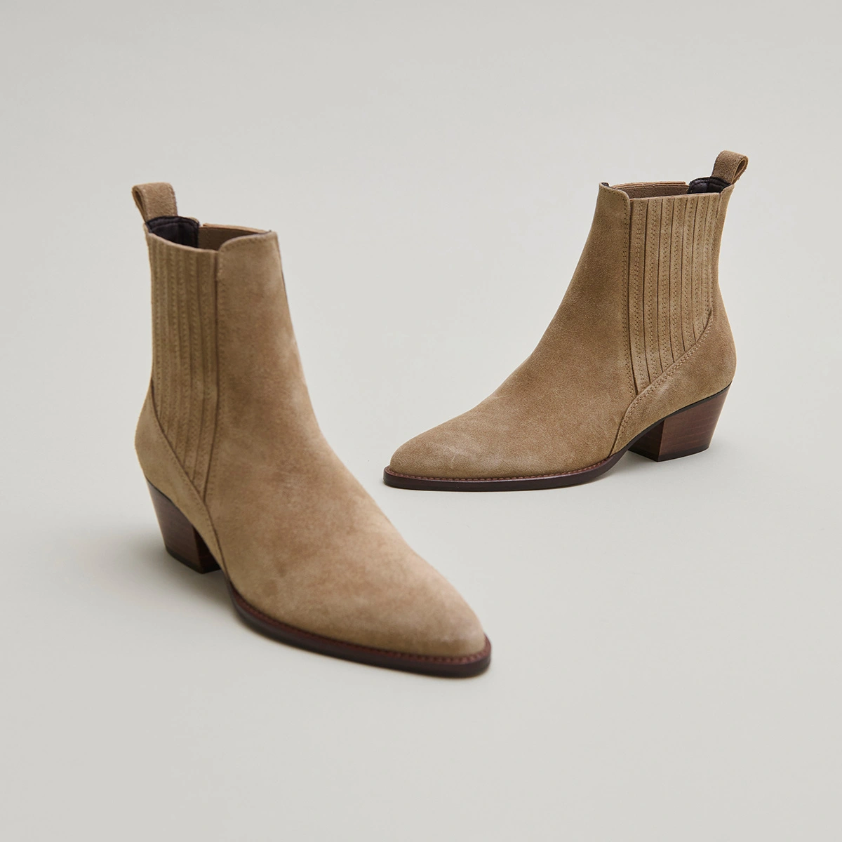 Boots with small bevelled heels and elastics in taupe suede | BAILEY