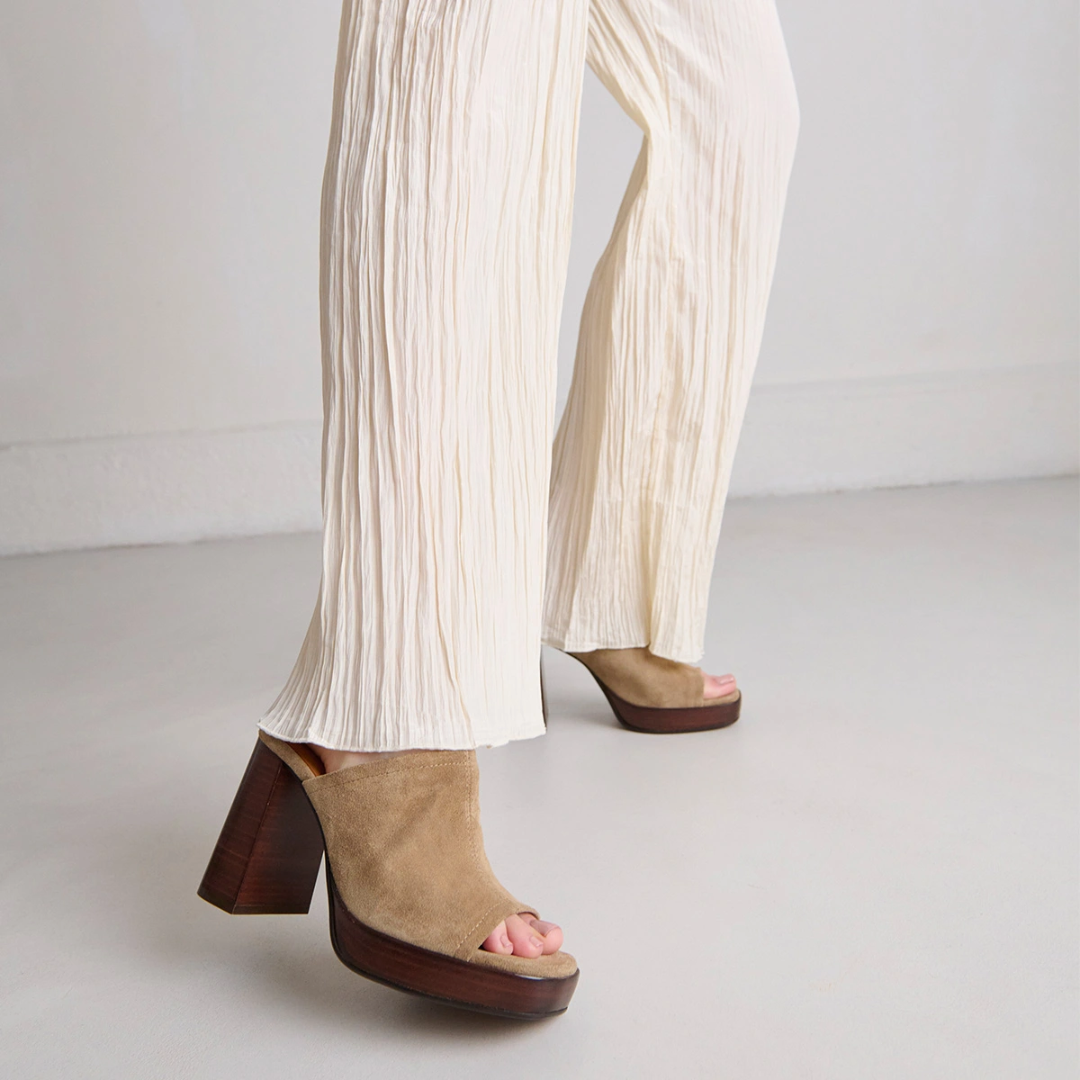 Heeled mules in taupe suede | BAYA