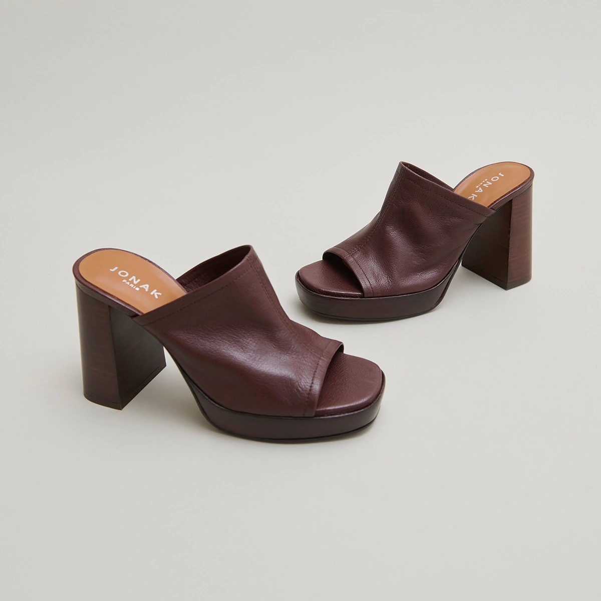 Heeled mules in brown leather | BAYA
