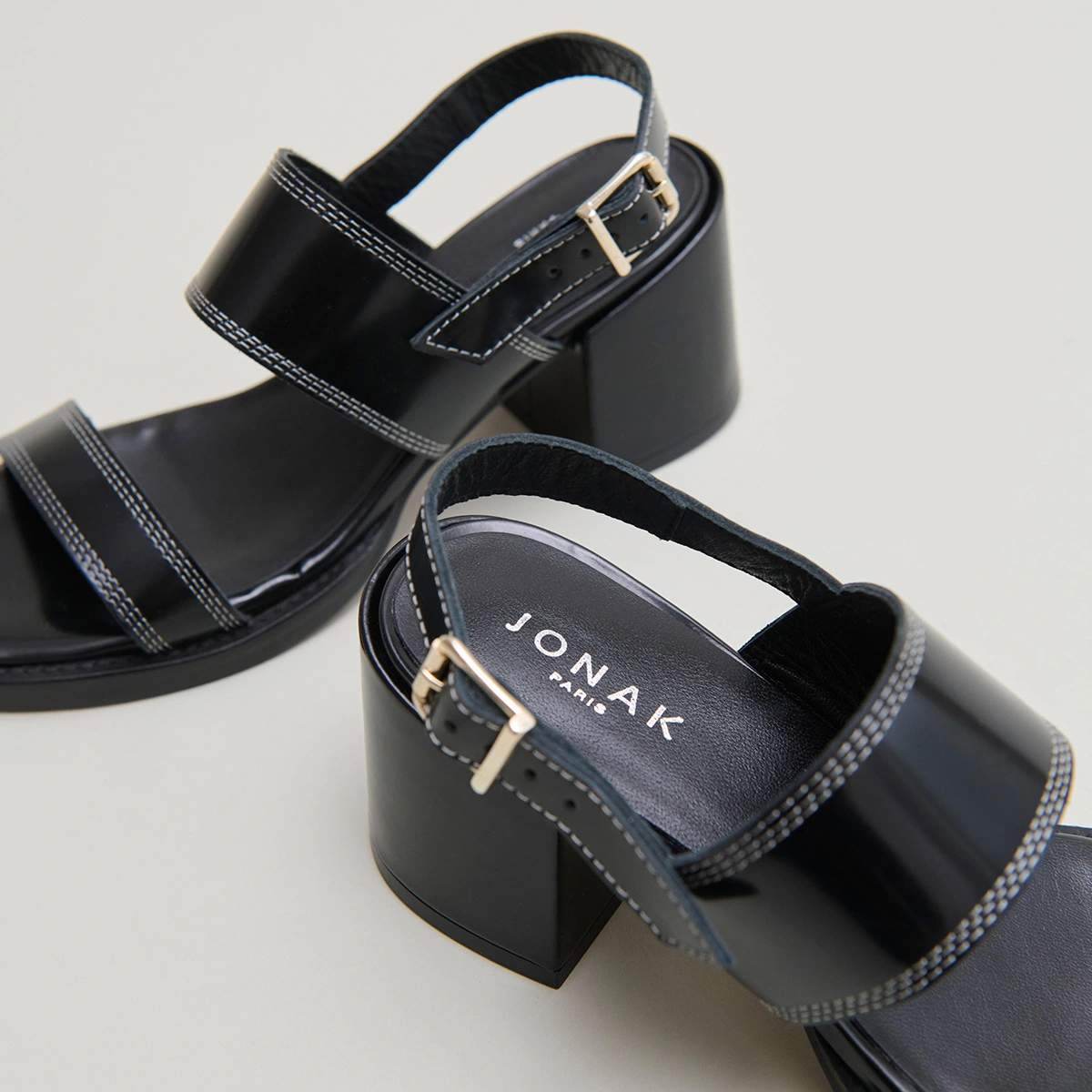 Heeled sandals in black glazed leather | BLONDINE