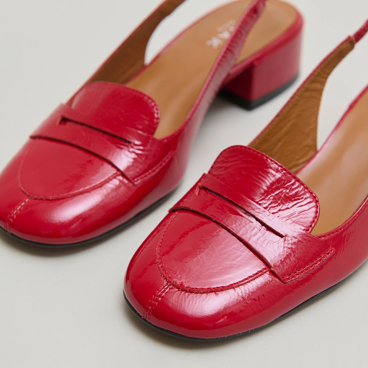 Flap slingbacks in red pleated varnish | BRIDE