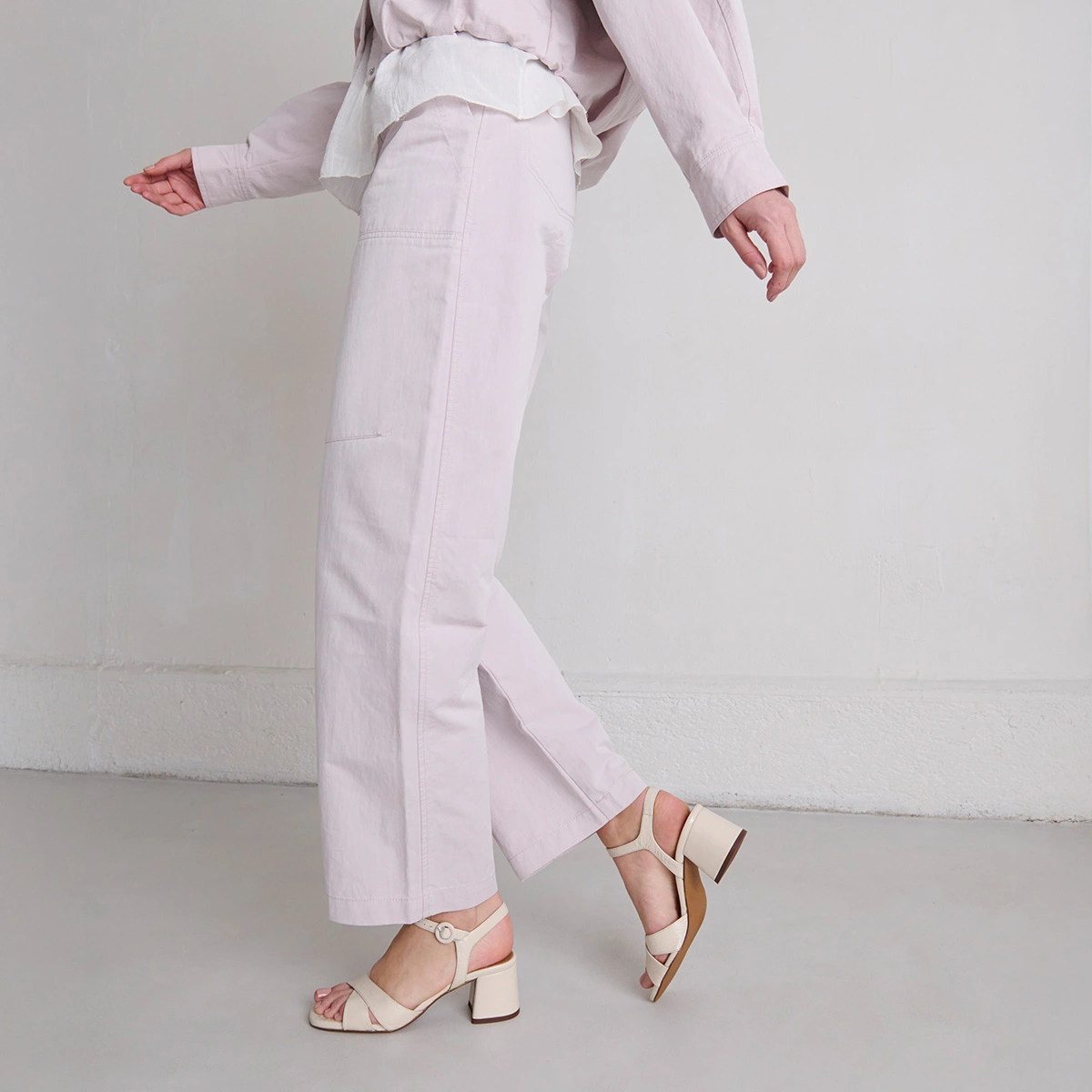 Heeled sandals in ecru pleated varnish | BRIELLA