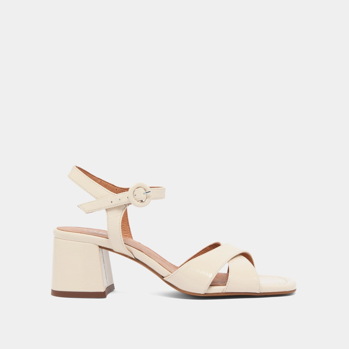 Heeled sandals in ecru pleated varnish | BRIELLA