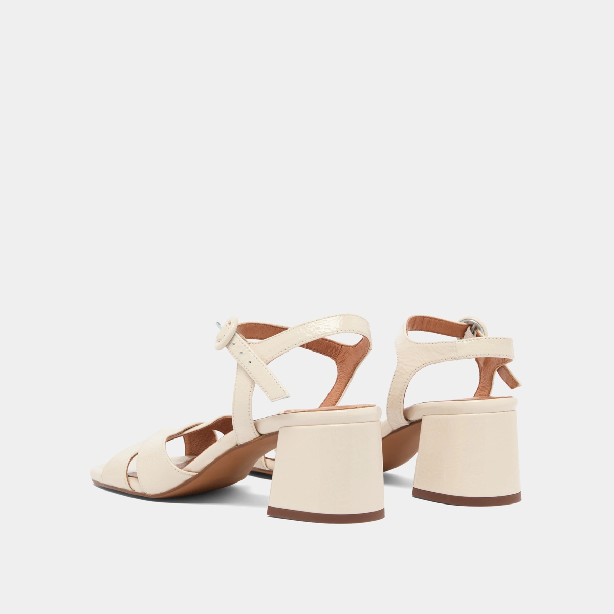 Heeled sandals in ecru pleated varnish | BRIELLA