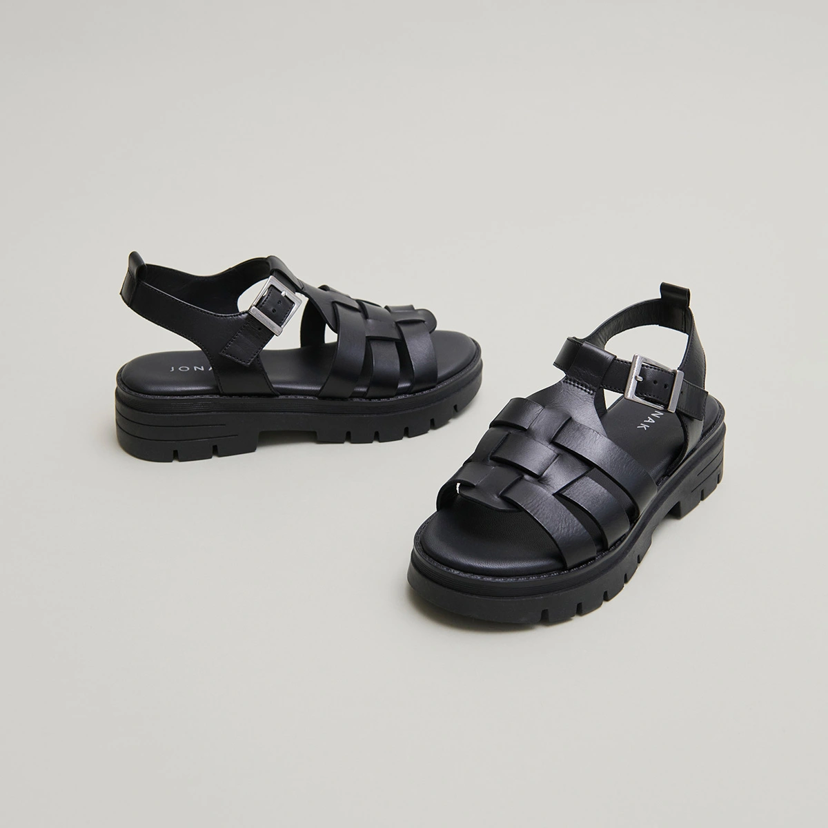 Sandals with notched soles in black leather | ANASTASIA
