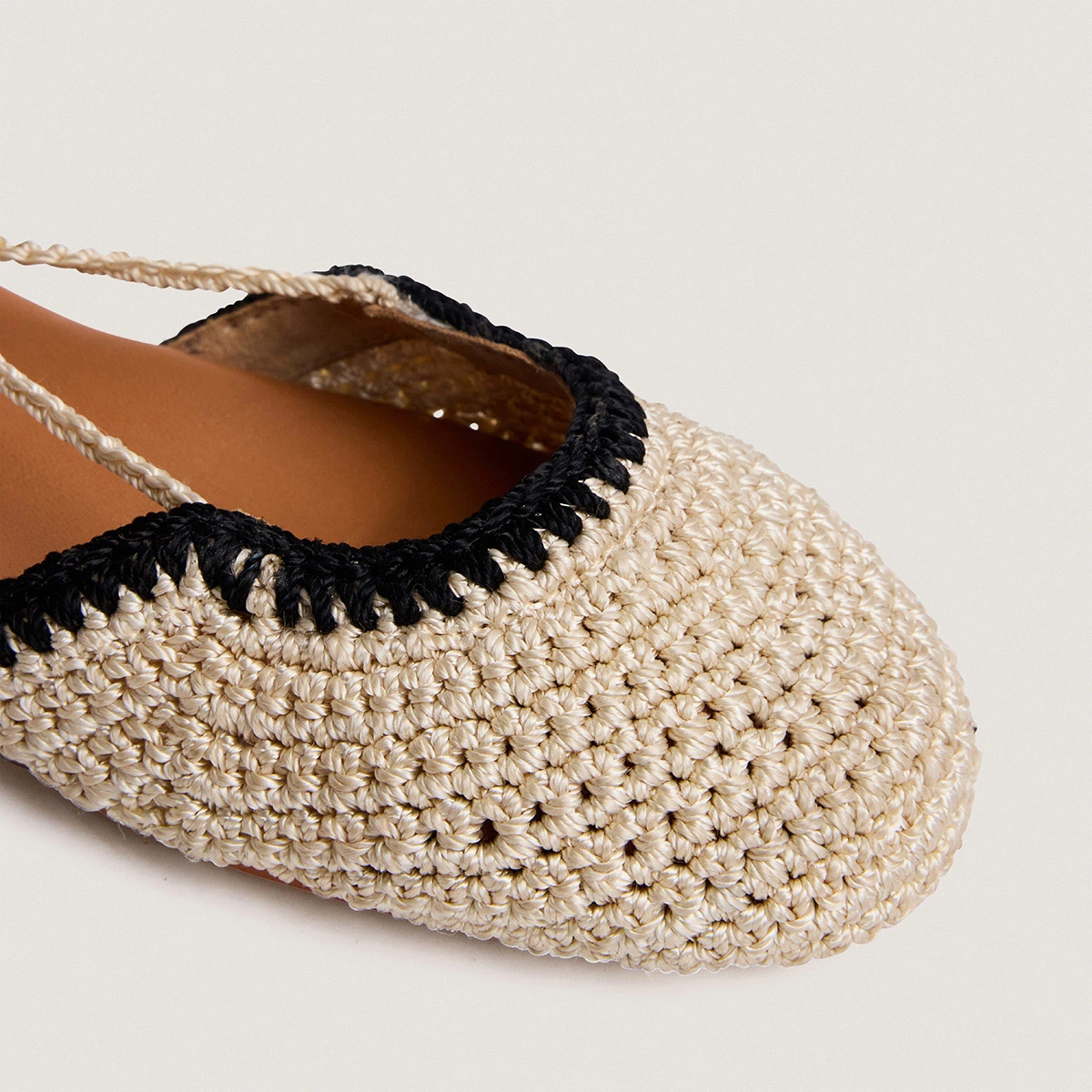 Ballet flats with laces in beige and black crochet | WULLY