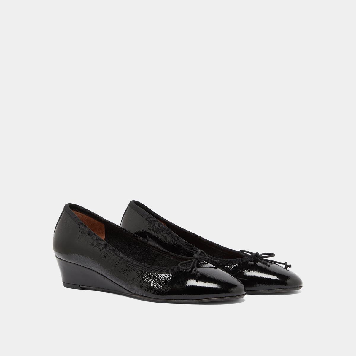 Wedge ballerinas in black pleated varnish | AIRELLE