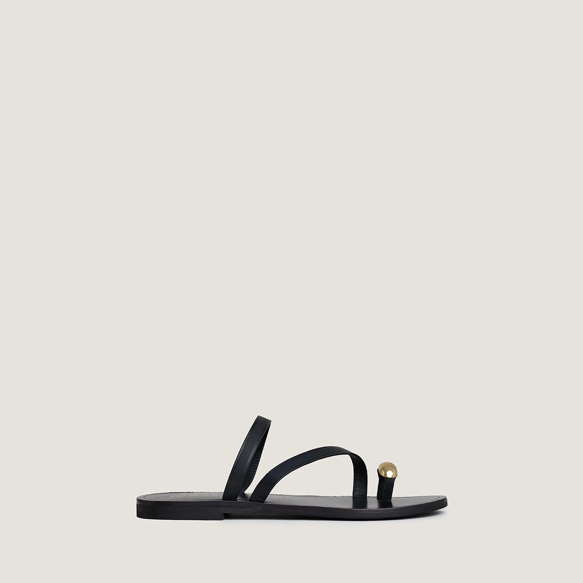 Sandals with slender straps and gold details in black leather | WIFE