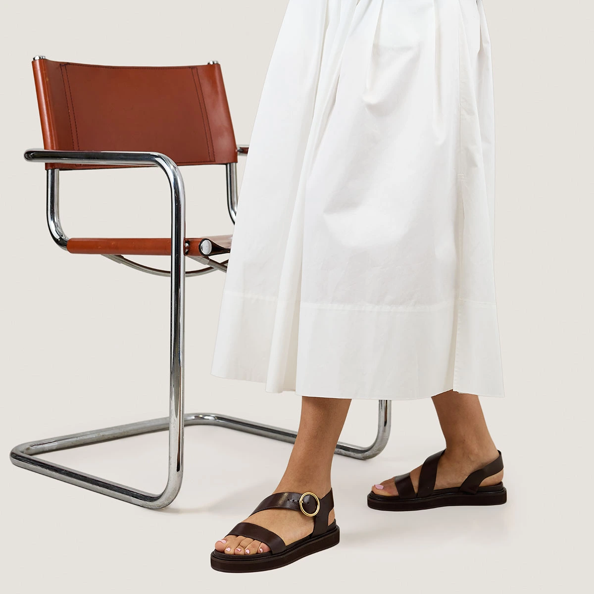 Wide-strap sandals in dark brown leather | WASH