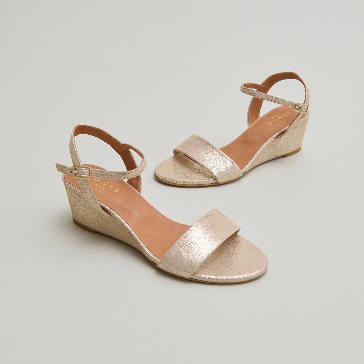 Wedge sandals in platinum laminated velvet | AGRUME