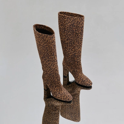 Boots with heels and pointed toes in leopard print velvet | RETHINK