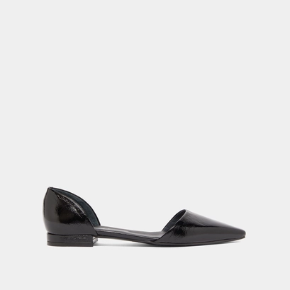 Ballet flats with pointed toes in black shiny leather | REVIEW
